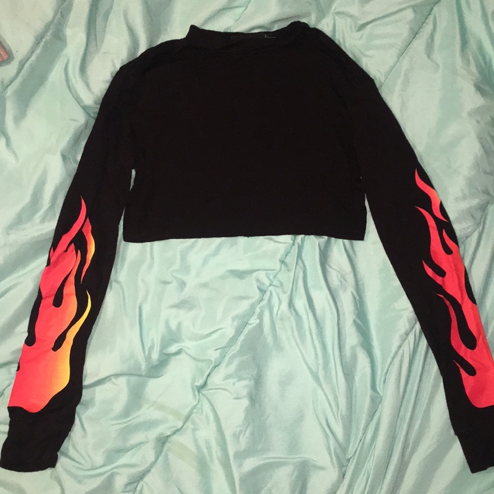 Black long sleeve crop top